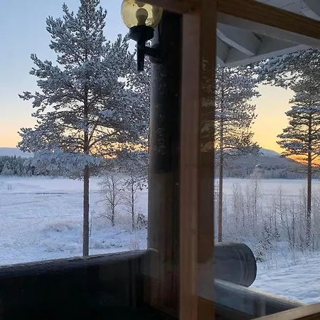 Ruska 2, Yllaes, Aekaeslompolo, Lapland - Log With And Fell Scenery *