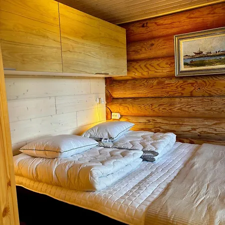 Ruska 2, Yllaes, Aekaeslompolo, Lapland - Log With And Fell Scenery Chalet