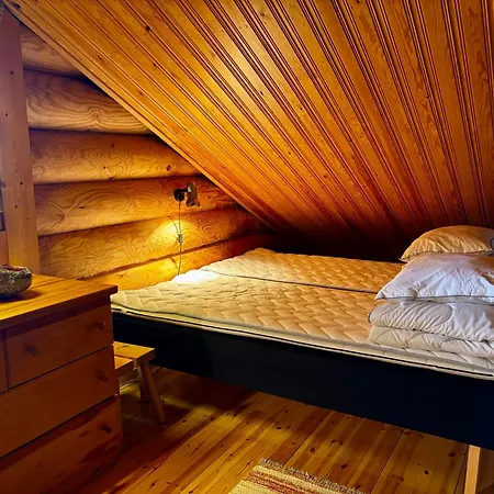 Chalet Ruska 2, Yllaes, Aekaeslompolo, Lapland - Log With And Fell Scenery *