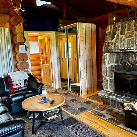 Ruska 2, Yllaes, Aekaeslompolo, Lapland - Log With And Fell Scenery Chalet Äkäslompolo